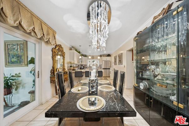 Chandelier, Dining room, Interior, Kitchen