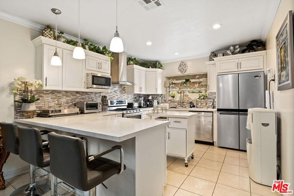 Interior, Kitchen, Pendant Lights, Recessed Lighting, Stainless Steel Appliances