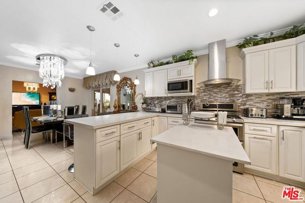 Chandelier, Dining room, Interior, Kitchen, Pendant Lights, Recessed Lighting, Stainless Steel Appliances