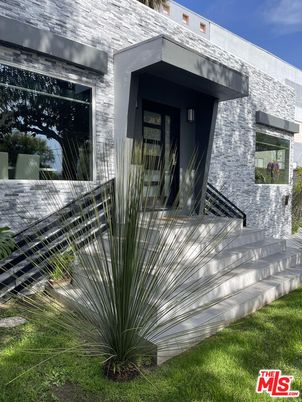 Exterior, Facade, None