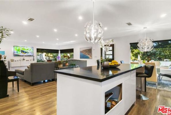 Chandelier, Dining room, Interior, Living room, Pendant Lights, Recessed Lighting, Wood Texture Flooring