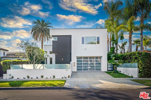 Attached, Exterior, Facade, Modern