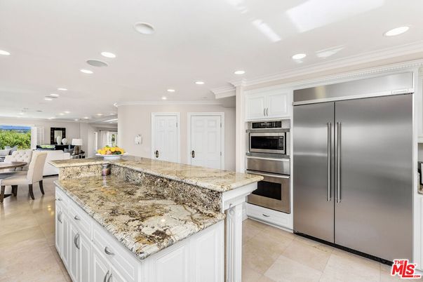 Dining room, Interior, Kitchen, Recessed Lighting, Stainless Steel Appliances