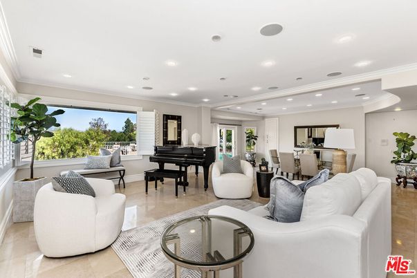 Dining room, Interior, Living room, Piano, Recessed Lighting
