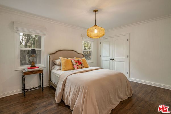 Bedroom, Interior, Pendant Lights, Wood Texture Flooring