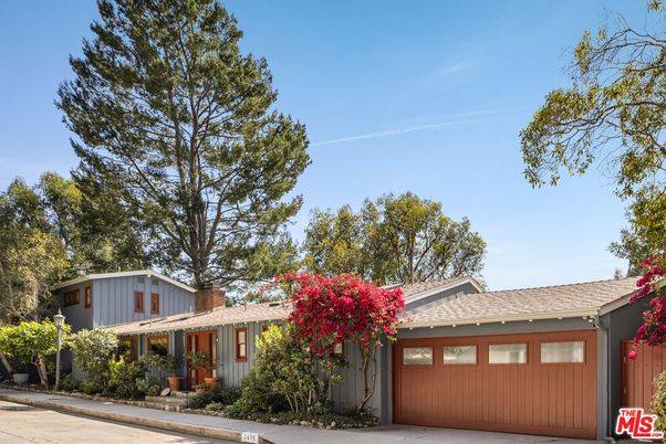 Attached, Exterior, Facade, Ranch