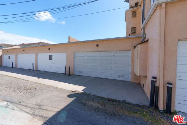 Detached Garage, Exterior