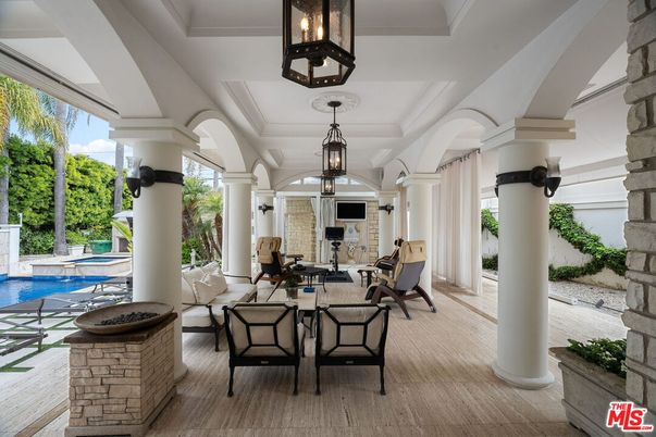 Interior, Pendant Lights, Pool