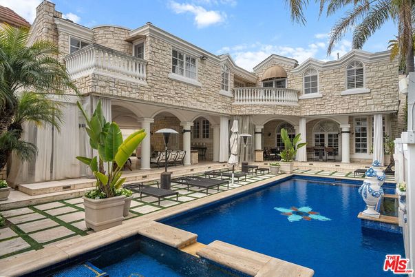 Exterior, Facade, Pool, Mediterranean