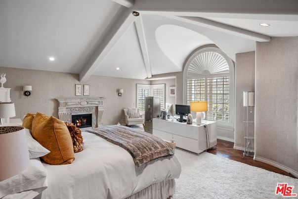 Bedroom, Fireplace, Interior, Recessed Lighting, Wood Texture Flooring