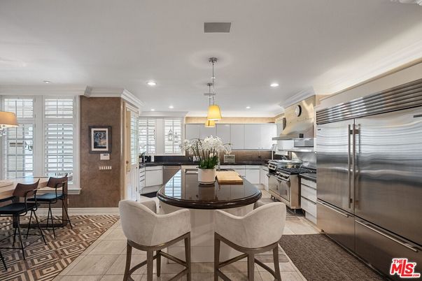 Dining room, Interior, Kitchen, Pendant Lights, Recessed Lighting, Stainless Steel Appliances