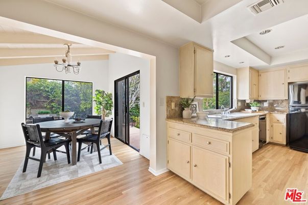 Chandelier, Dining room, Interior, Kitchen, Recessed Lighting, Wood Texture Flooring