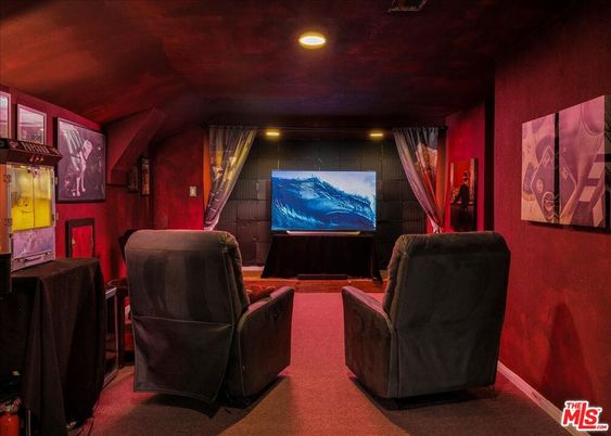Interior, Projection Screen, Recessed Lighting, Theatre Room