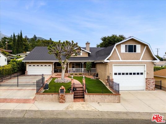 Attached, Exterior, Facade, Ranch