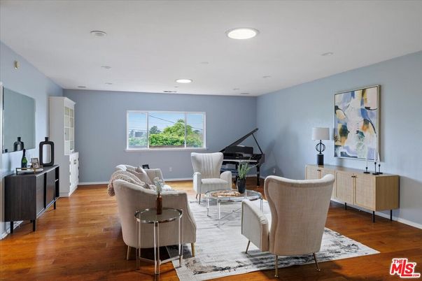 Interior, Living room, Piano, Recessed Lighting, Wood Texture Flooring