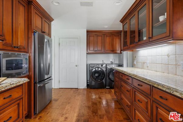 Interior, Kitchen, Recessed Lighting, Washer, Wood Texture Flooring