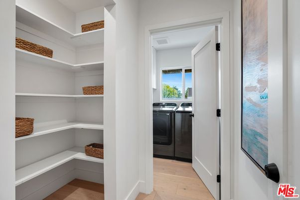 Interior, Utility Closets, Washer, Wood Texture Flooring