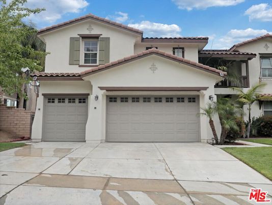 Attached, Exterior, Facade, Mediterranean