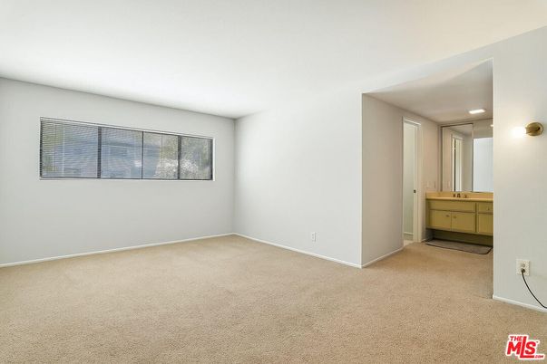Bathroom, Empty room, Interior, Recessed Lighting