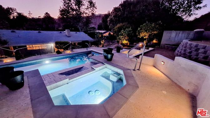 Exterior, Pool