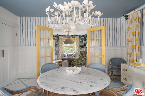 Chandelier, Dining room, Interior