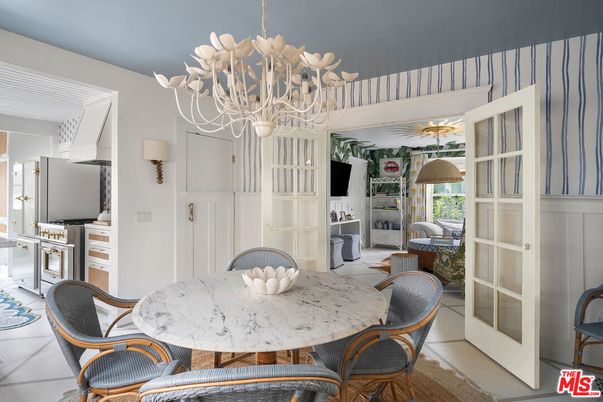 Chandelier, Dining room, Interior