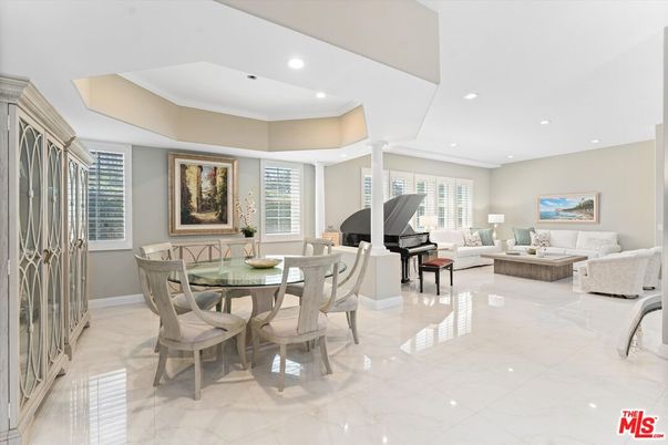Dining room, Interior, Living room, Marble, Piano, Recessed Lighting