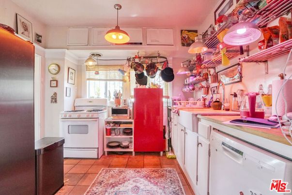 Interior, Kitchen, Pendant Lights, Stainless Steel Appliances