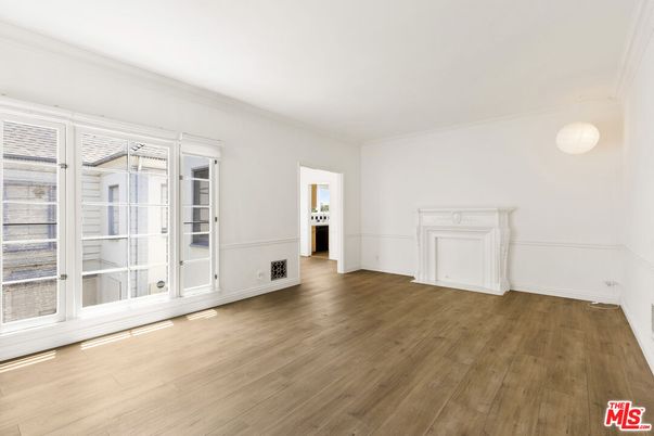Empty room, Interior, Pendant Lights, Wood Texture Flooring