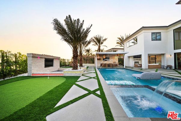 Backyard, Exterior, Pool