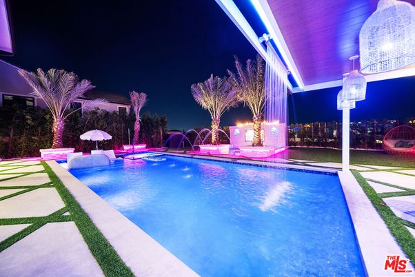Exterior, Pool