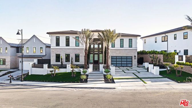 Attached, Exterior, Facade, Spanish Mediterranean