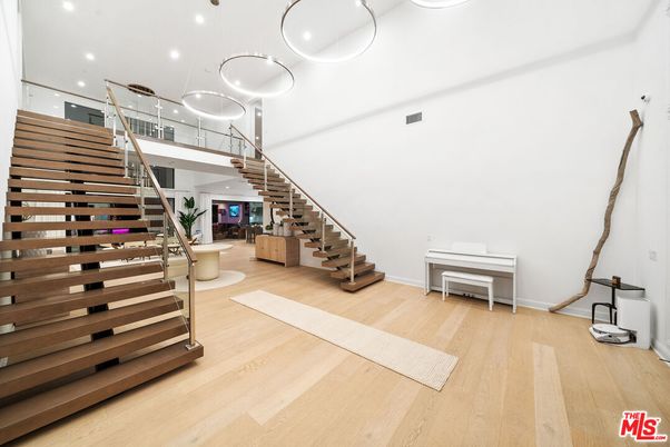 Interior, Pendant Lights, Piano, Recessed Lighting, Wood Texture Flooring
