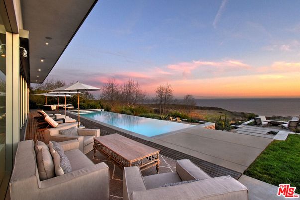 Exterior, Pool, Water
