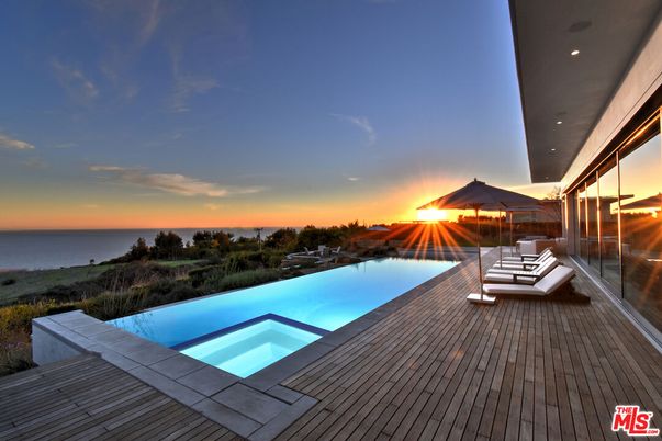 Exterior, Pool, Water