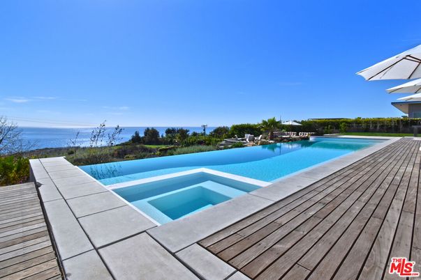 Exterior, Pool, Water