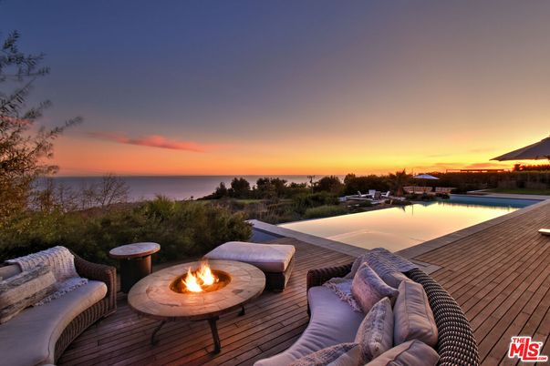 Exterior, Pool, Water