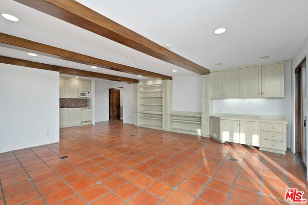 Empty room, Interior, Recessed Lighting, Wooden Beams