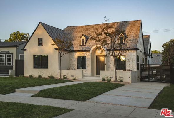 Backyard, Exterior, Facade, French Provincial