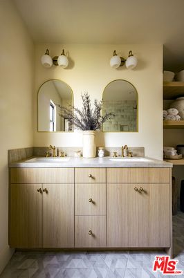 Bathroom, Dual Sink Vanities, Interior