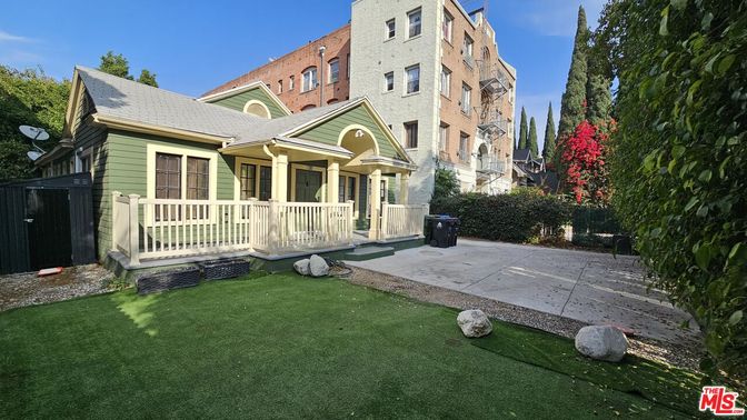 Backyard, Exterior, Facade, Queen Anne Victorian