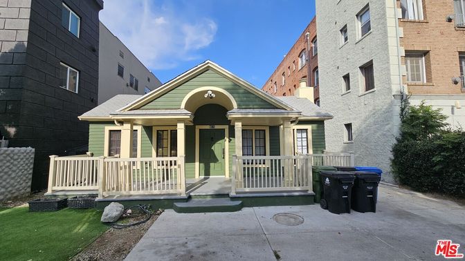 Exterior, Facade, Brick Facade, Queen Anne Victorian