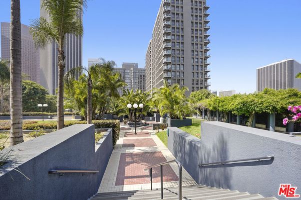 Exterior, Facade, Condo Building