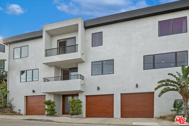Attached, Exterior, Facade, Modern