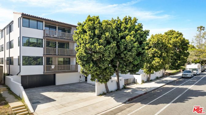 Exterior, Facade, Condo Building