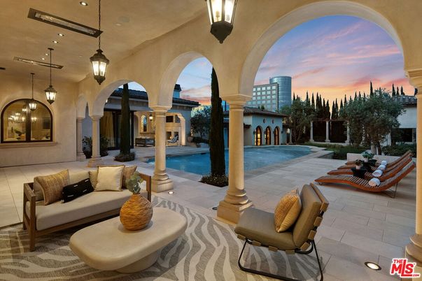 Exterior, Pendant Lights, Pool