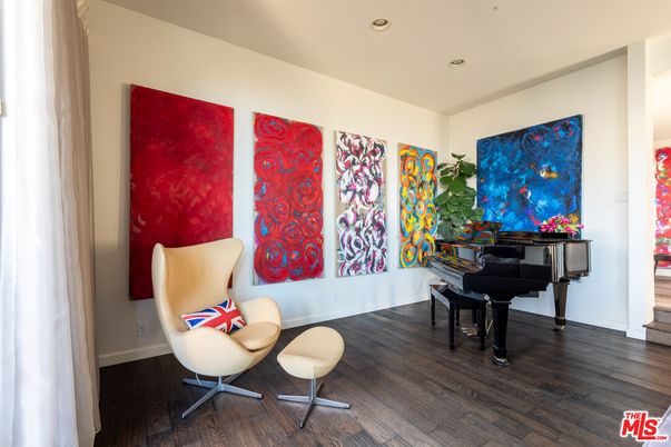Interior, Piano, Recessed Lighting, Wood Texture Flooring