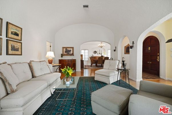 Chandelier, Dining room, Interior, Living room, Wood Texture Flooring