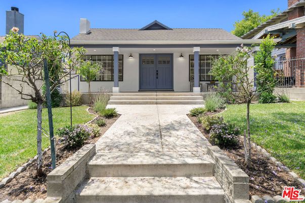 Exterior, Facade, Ranch