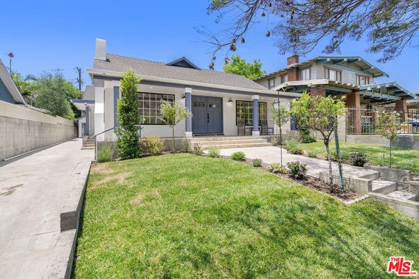 Backyard, Exterior, Facade, Ranch